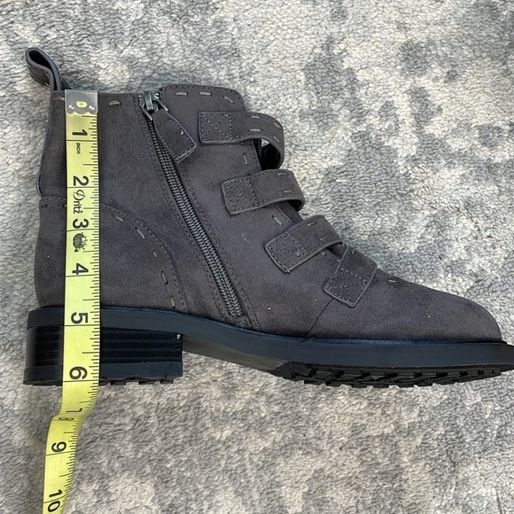 New Aerosoles Aware Arezzo Buckle Ankle Boots Booties Grey Gray Moto Sz 5 - Picture 16 of 16